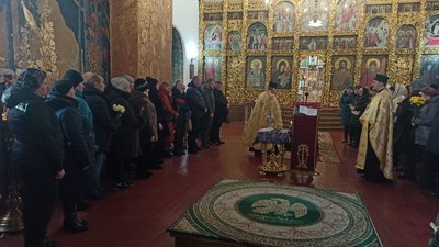 У Свято-Михайлівському соборі Житомира попрощалися із добровольцем Олегом Цибульським У Свято-Михайлівському соборі Житомира попрощалися із добровольцем Олегом Цибульським
