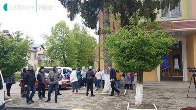 У райцентрі на Рівненщині підприємці прийшли до мера просити про відкриття ринку У райцентрі на Рівненщині підприємці прийшли до мера просити про відкриття ринку