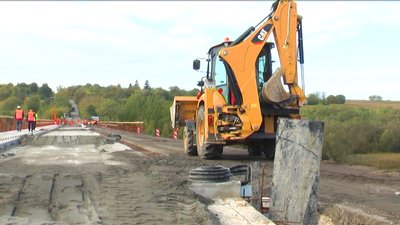 Як проходить ремонт найдовшого на Вінниччині мосту Як проходить ремонт найдовшого на Вінниччині мосту