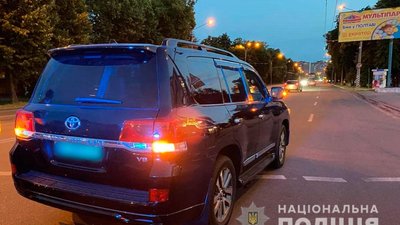 У Полтаві на пішохідному переході позашляховик збив двох людей