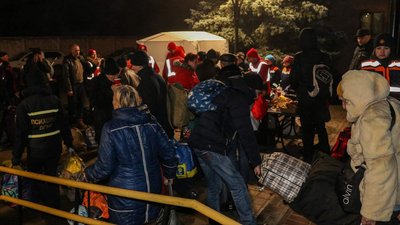 Потяг з переселенцями прибув у Черкаси Потяг з переселенцями прибув у Черкаси