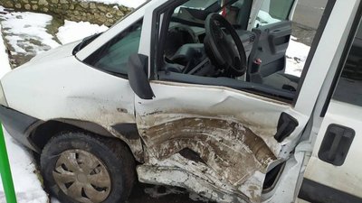 На виїзді з Тернополя сталася ДТП: є травмовані На виїзді з Тернополя сталася ДТП: є травмовані