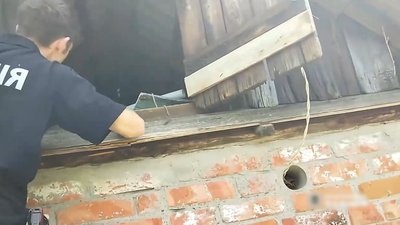 17 кілограмів вибухівки вилучили у чоловіка на Сумщині 17 кілограмів вибухівки вилучили у чоловіка на Сумщині