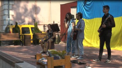 В Івано-Франківську до Дня Прапора відкрили молодіжну лаунж-зону В Івано-Франківську до Дня Прапора відкрили молодіжну лаунж-зону