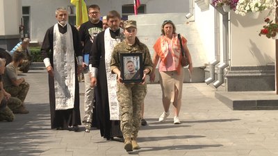 В Житомирі попрощалися із військовослужбовцем Дмитром Кушнарьовим, який був родом із Сєвєродонецька В Житомирі попрощалися із військовослужбовцем Дмитром Кушнарьовим, який був родом із Сєвєродонецька