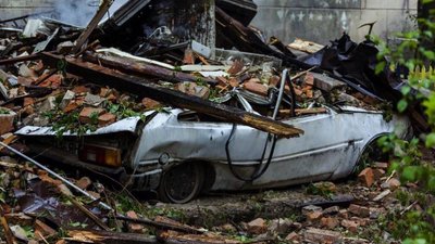 "Ця автівка – рятівниця": понівечена військами РФ машина стане музейним експонатом "Ця автівка – рятівниця": понівечена військами РФ машина стане музейним експонатом