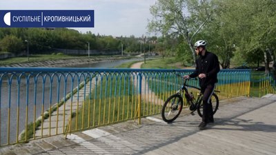 Карантин підштовхнув. Кропивницький священник пересів з громадського транспорту на велосипед Карантин підштовхнув. Кропивницький священник пересів з громадського транспорту на велосипед