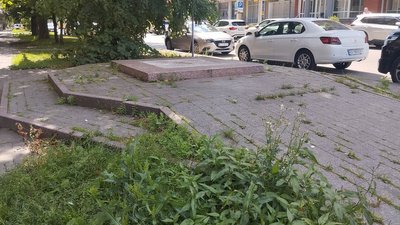 У Полтаві стоять постаменти після декомунізації пам’ятників У Полтаві стоять постаменти після декомунізації пам’ятників