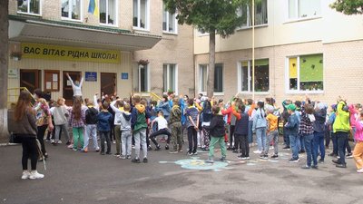 Як розважаються та чим харчуються діти у пришкільних таборах Хмельницького
