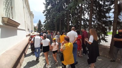 "Відкрийте табори".У Херсоні мітингували працівники дитячих закладів "Відкрийте табори".У Херсоні мітингували працівники дитячих закладів