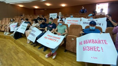 У Сумах підприємці прийшли на сесію з вимогою змінити карантинні обмеження