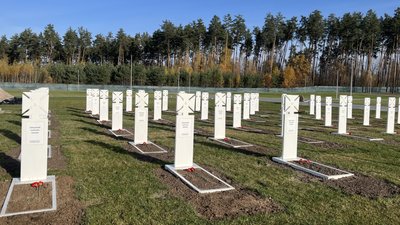 Перші могили на території НВМК