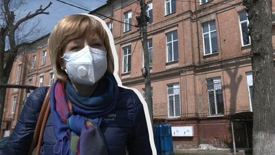 СOVID-відділення обласної лікарні планують обладнати підйомниками: як носять хворих зараз