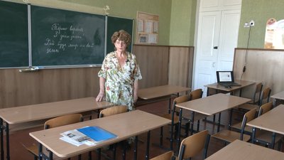 "Побачити дітей — це велике щастя": на Харківщині вчителька викладає українську мову протягом 66 років "Побачити дітей — це велике щастя": на Харківщині вчителька викладає українську мову протягом 66 років