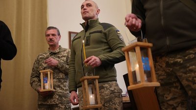 Вифлеємський вогонь приймали українські захисники Вифлеємський вогонь приймали українські захисники