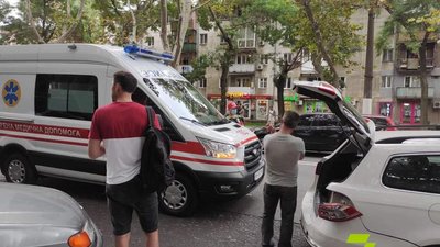 В Одесі зіштовхнулися 6 автівок, одну людину госпіталізували В Одесі зіштовхнулися 6 автівок, одну людину госпіталізували