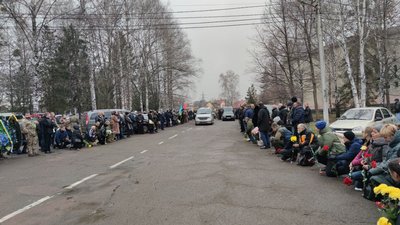“З “Барсом” ніколи не було страшно”. У Чернівцях попрощалися з військовим Валерієм Красняном “З “Барсом” ніколи не було страшно”. У Чернівцях попрощалися з військовим Валерієм Красняном