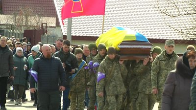 На Житомирщині попрощалися з загиблим військовим 95 десантно-штурмової бригади Дмитром Пилипчуком На Житомирщині попрощалися з загиблим військовим 95 десантно-штурмової бригади Дмитром Пилипчуком