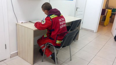 Супроводжували бригаду наведеним дулом російського танку. Спогади медиків, які допомагали людям в окупації Супроводжували бригаду наведеним дулом російського танку. Спогади медиків, які допомагали людям в окупації