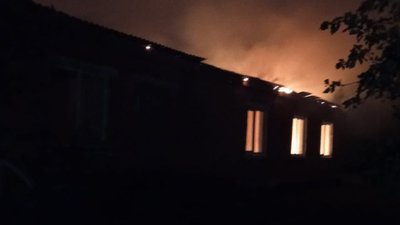 На Рівненщині блискавка підпалила школу. Де вчитимуться діти На Рівненщині блискавка підпалила школу. Де вчитимуться діти