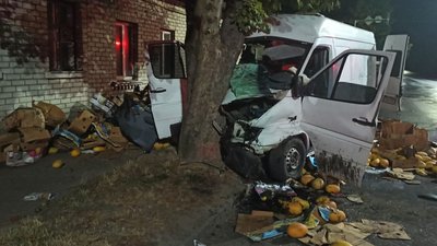 У нічній ДТП у Житомирі загинув водій фургона У нічній ДТП у Житомирі загинув водій фургона
