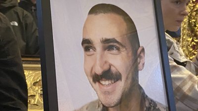 У Києві попрощалися з військовим та фотографом Костянтином Гузенком