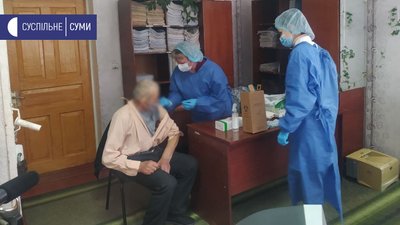 В Охтирці на Сумщині щепили вакциною Pfizer 78 пацієнтів психоневрологічного диспансеру (ФОТО) В Охтирці на Сумщині щепили вакциною Pfizer 78 пацієнтів психоневрологічного диспансеру (ФОТО)