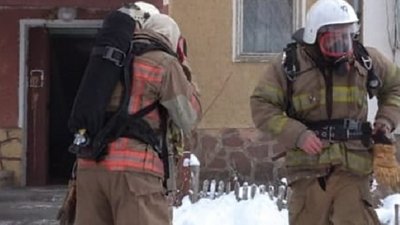 У Долині на Івано-Франківщині надзвичайники врятували з пожежі двох жінок