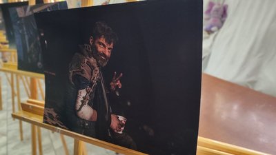 "Замовчування – злочин": у Черкасах показали виставку про оборонців Маріуполя "Замовчування – злочин": у Черкасах показали виставку про оборонців Маріуполя