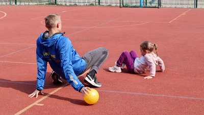 У Коломиї на Франківщині організували спортивне дозвілля для дітей-переселенців У Коломиї на Франківщині організували спортивне дозвілля для дітей-переселенців
