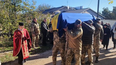 На Тернопільщині попрощалися із загиблими військовослужбовцями На Тернопільщині попрощалися із загиблими військовослужбовцями