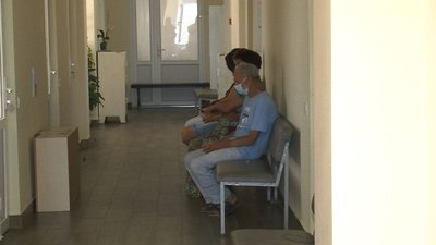 З волинської інфекційної лікарні звільняють три десятки медиків. У чому причина З волинської інфекційної лікарні звільняють три десятки медиків. У чому причина