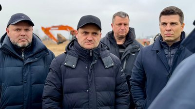 Олексій Кулеба на мосту у селі Маяки на Одещині