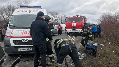 На Тернопільщині двоє людей загинули у ДТП На Тернопільщині двоє людей загинули у ДТП
