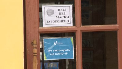 Пасажирів, співробітників та охочих містян вакцинують на вокзалі у Смілі на Черкащині Пасажирів, співробітників та охочих містян вакцинують на вокзалі у Смілі на Черкащині