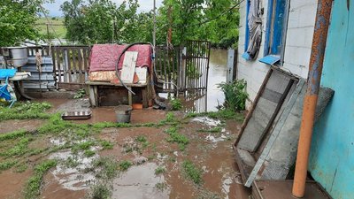 "Такої води ніколи не було". На Донеччині через порив дамби затопило 21 будинок "Такої води ніколи не було". На Донеччині через порив дамби затопило 21 будинок