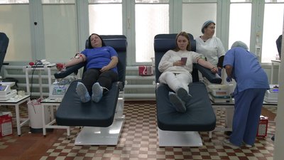 "Кров теж має воювати": історія рівнянки, яка запросила колег на День народження у Центр служби крові "Кров теж має воювати": історія рівнянки, яка запросила колег на День народження у Центр служби крові