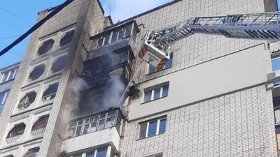 У центрі Житомира у багатоповерхівці загорівся балкон: що відомо