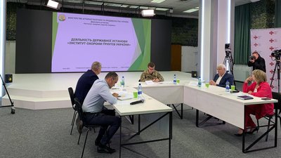 "Земля скалічена війною: як відновлювати ґрунти після катастрофи на Каховській ГЕС?"