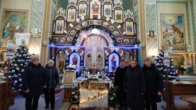 Жительки Тернопільщини вишили понад пів сотні прикрас для церковних ялинок Жительки Тернопільщини вишили понад пів сотні прикрас для церковних ялинок