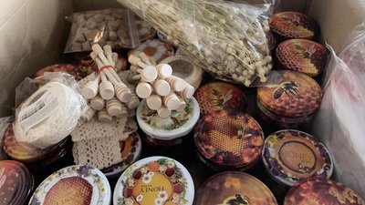 Кошти від продажу віддають на потреби військових. Як у Херсоні волонтерка Юлія Кісельова відкрила сувенірну крамничку Кошти від продажу віддають на потреби військових. Як у Херсоні волонтерка Юлія Кісельова відкрила сувенірну крамничку