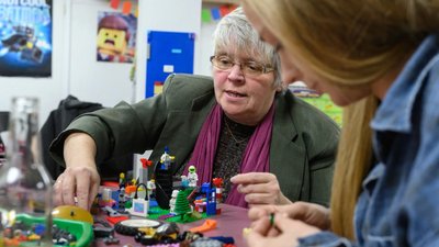 "Побудуй себе щасливим". У Lego націлились на стомлених дорослих "Побудуй себе щасливим". У Lego націлились на стомлених дорослих