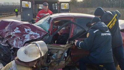 У Кіровоградській області рятувальники врятували водія, травмованого в ДТП У Кіровоградській області рятувальники врятували водія, травмованого в ДТП