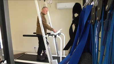 У реабілітаційному відділенні Хмельниччини вчать людей жити з новими кінцівками У реабілітаційному відділенні Хмельниччини вчать людей жити з новими кінцівками