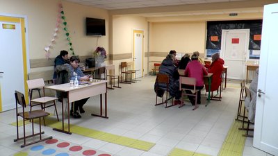 Жителі міста Селидове Донецької області у "пункті незламності" Жителі міста Селидове Донецької області у "пункті незламності"