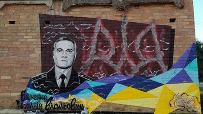 "Комусь врятує життя": художник із Полтавщини фарбує автівки для ЗСУ