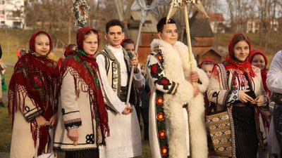 Купалися в озері та освячували воду у музеї. Як святкували Водохреще у Чернівцях Купалися в озері та освячували воду у музеї. Як святкували Водохреще у Чернівцях