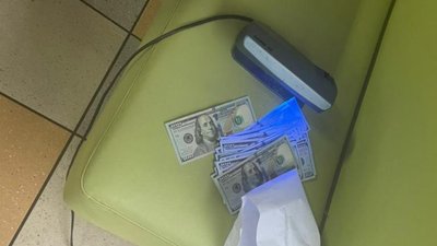 На Львівщині затримали чоловіка на спробі організувати виїзд ухилянта за кордон На Львівщині затримали чоловіка на спробі організувати виїзд ухилянта за кордон