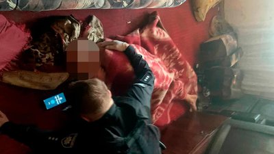 Був знесилений: у Черкасах допомогли пенсіонеру, який два дні пролежав на підлозі