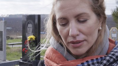 Світлана говорить, що після прочитання бабусиного щоденника історія Голодомору стала для неї дуже особистою Світлана говорить, що після прочитання бабусиного щоденника історія Голодомору стала для неї дуже особистою